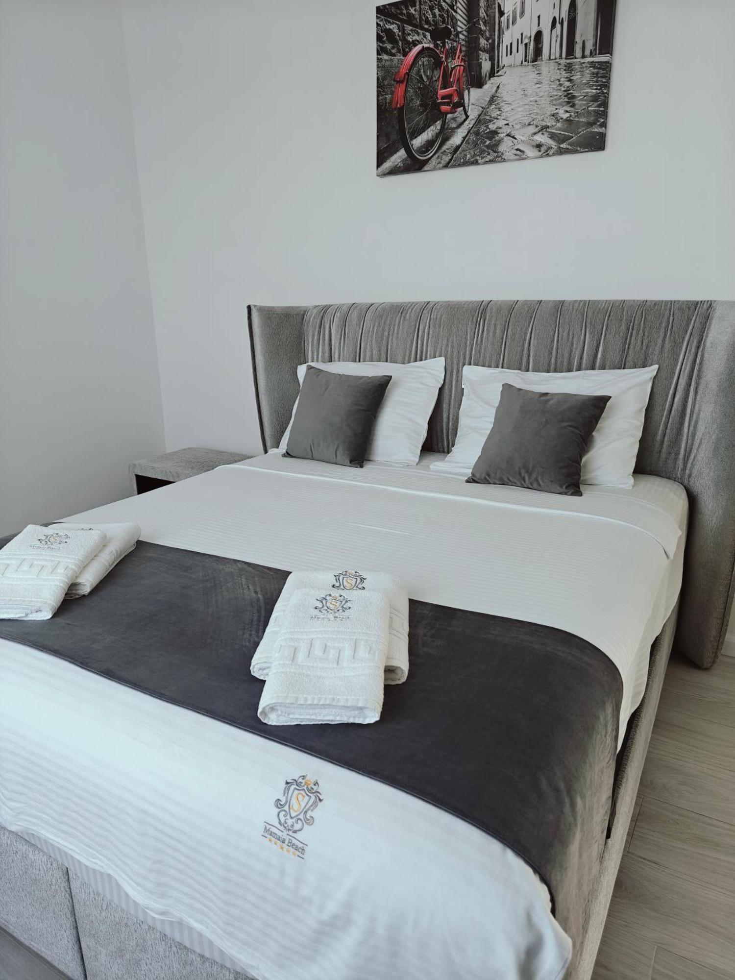Mamaia Nord Vip Aparthotel ナボダリ エクステリア 写真