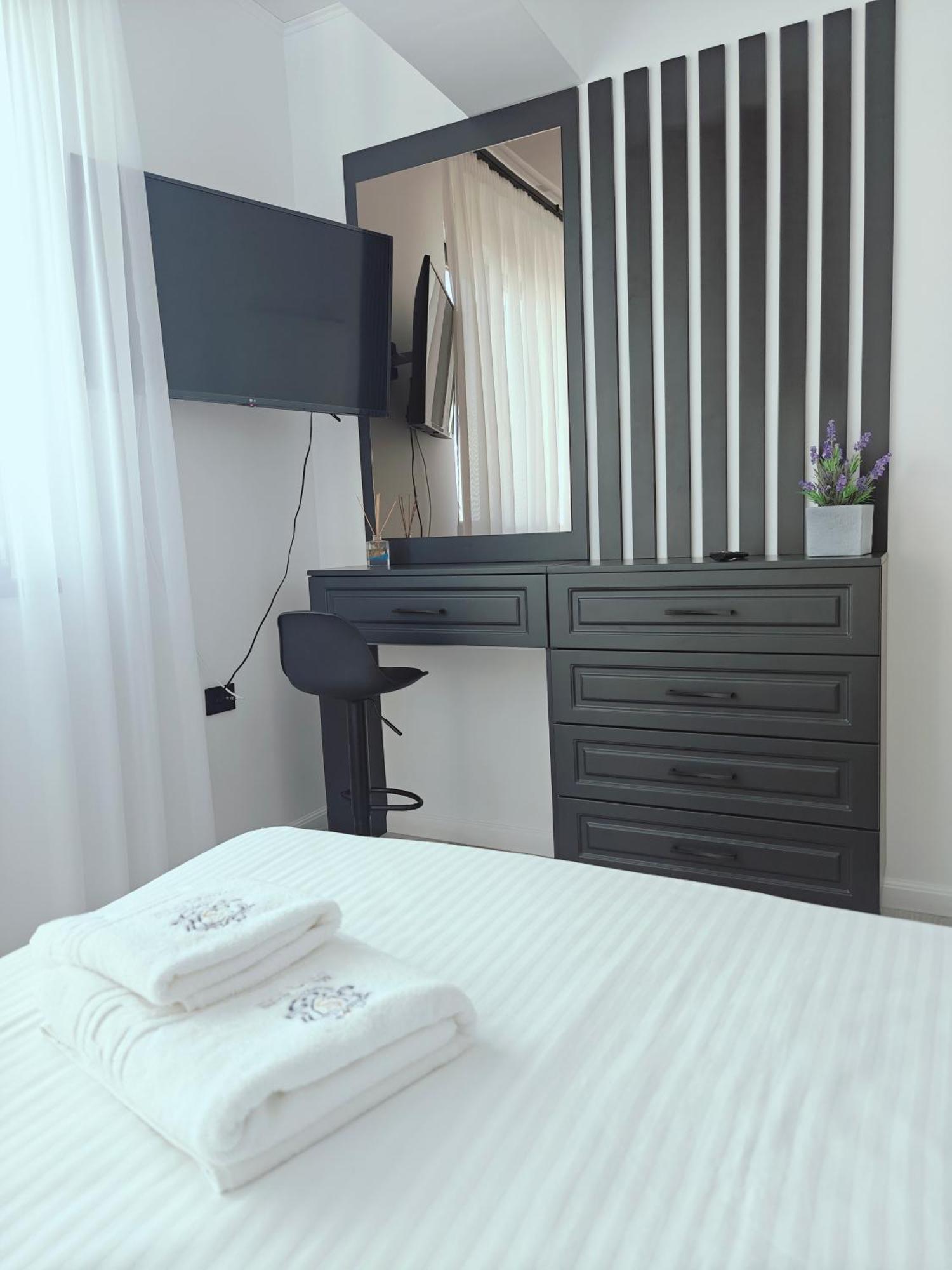Mamaia Nord Vip Aparthotel ナボダリ エクステリア 写真